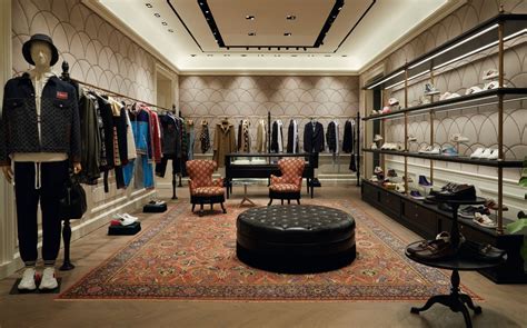 gucci napoli calzini|A NEW STORE FOR GUCCI IN NAPLES .